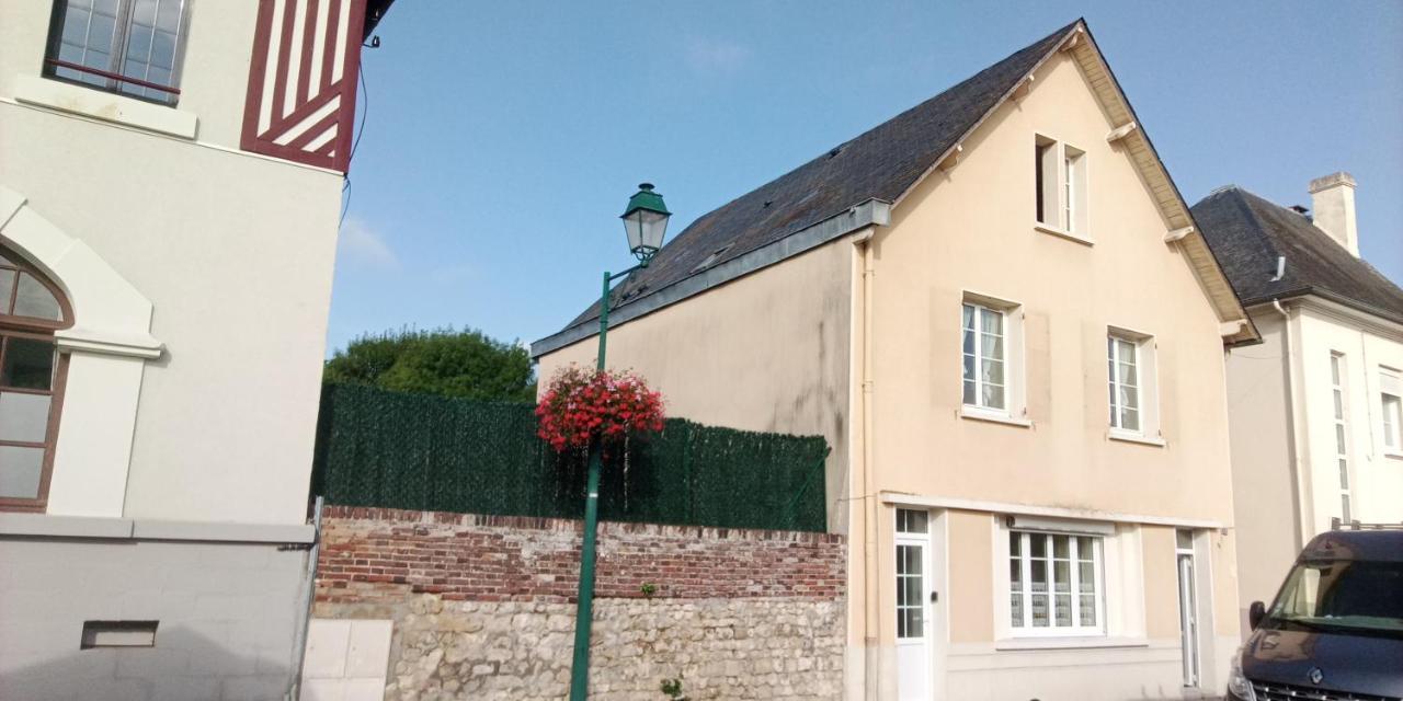 Le Deux Gaulle Apartment Le Mele-sur-Sarthe Exterior photo